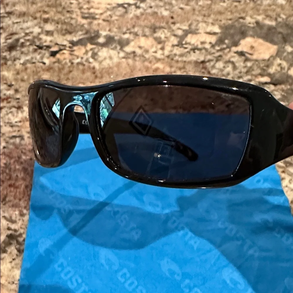 Costa Black Sunglasses with Case - Picture 4 of 8